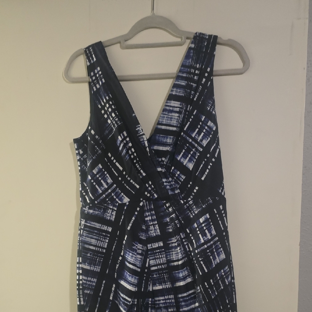 Elegant Navy and White Patterned Dress